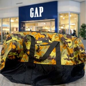 GAP Camouflage and Black Men's Duffel Bag, Great Condition